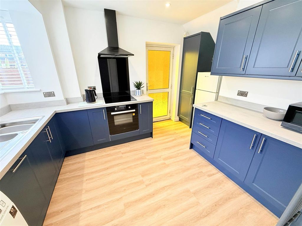 Property photo 2 of 18 Kitchen