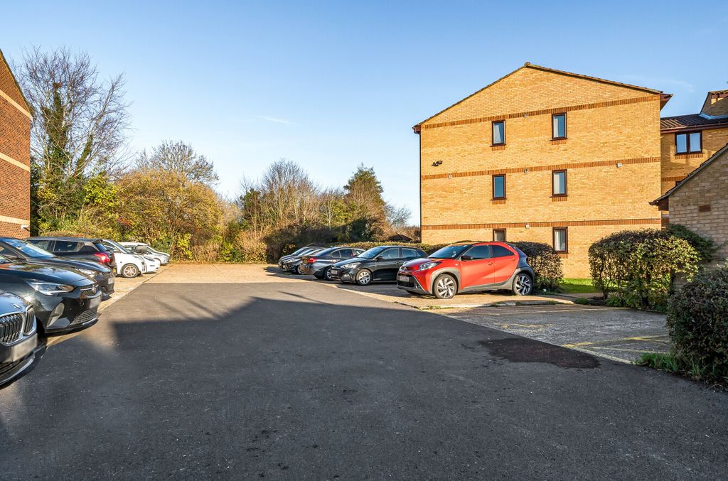 Property photo 2 of 15 1384042-1-6920710...