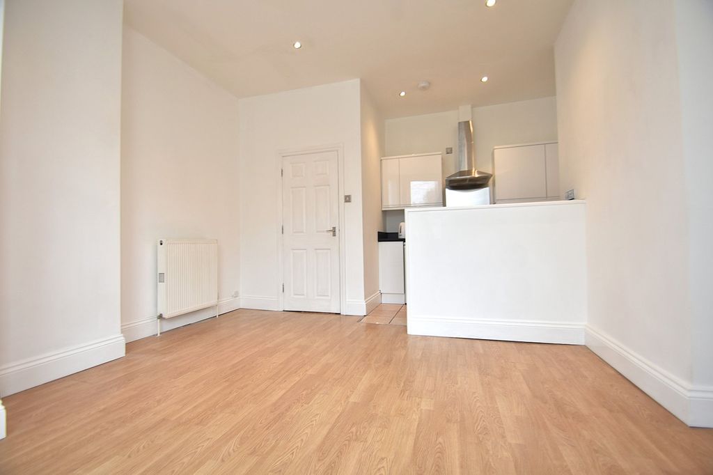 Property photo 3 of 8 Picture No. 12