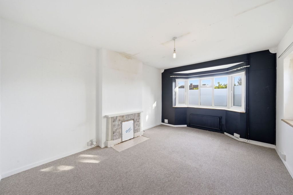 Property photo 3 of 23