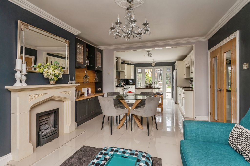 Property photo 3 of 27 Sitting Room