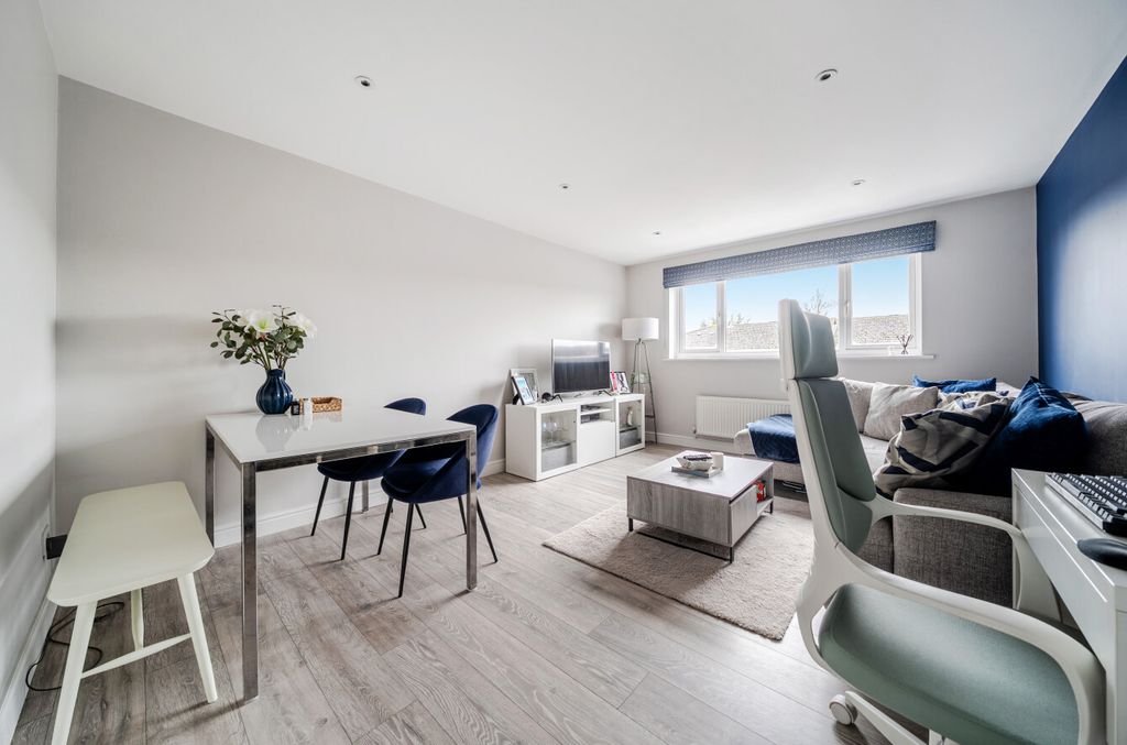 Property photo 1 of 13 1397092-16-6960d3...