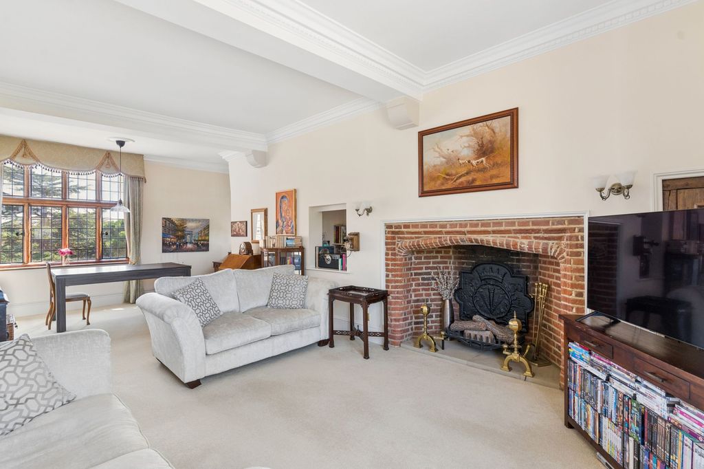 Property photo 2 of 36