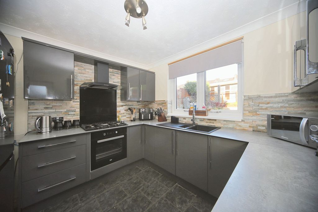 Property photo 2 of 24