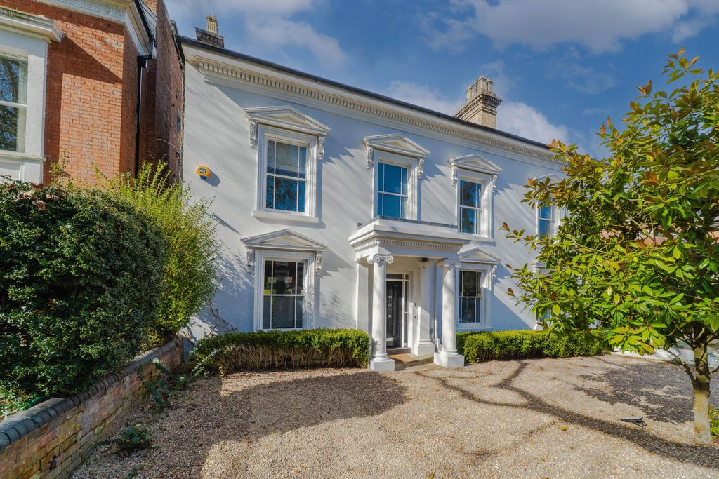 Property photo 1 of 40