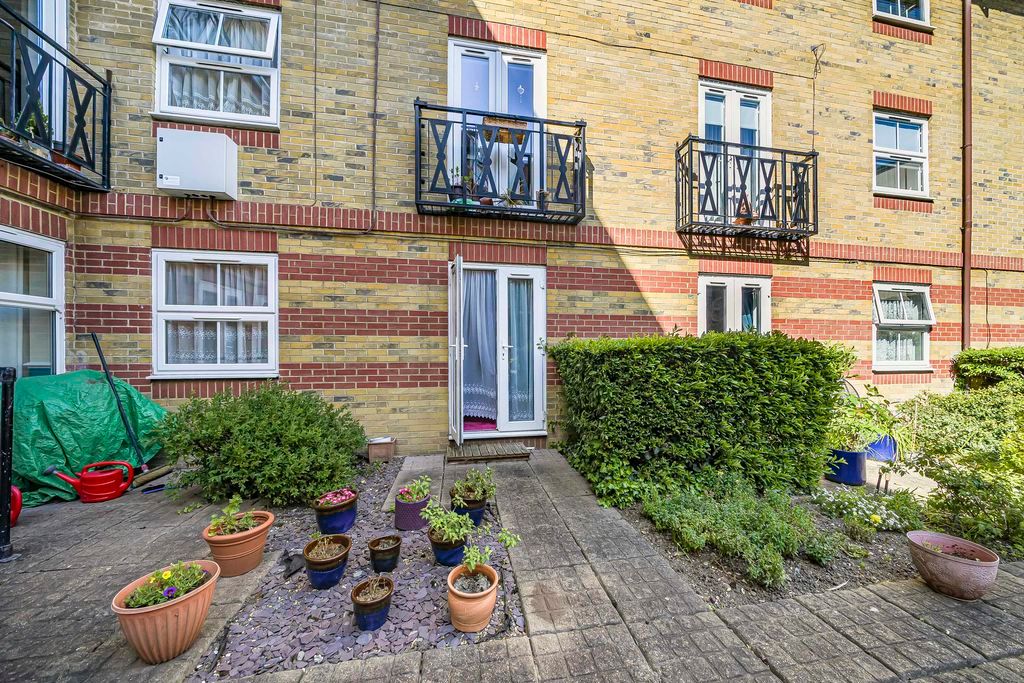 Property photo 1 of 15 Courtyard