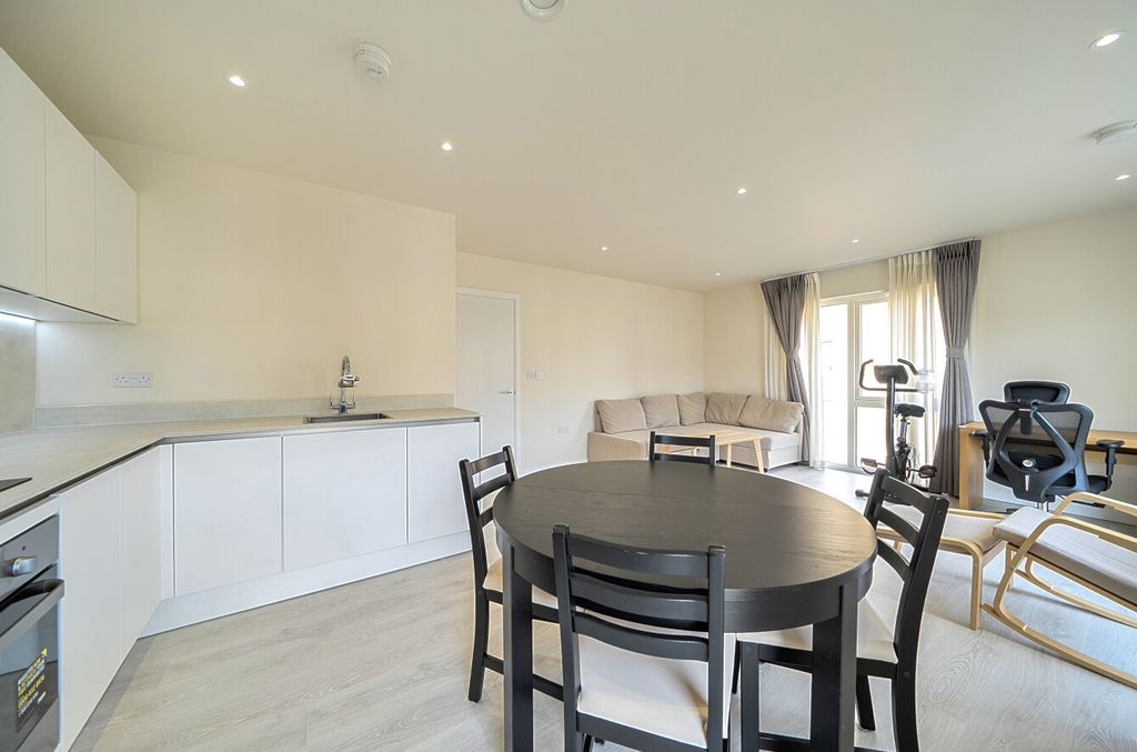 Property photo 2 of 15 1433053-10-69Bd1B...