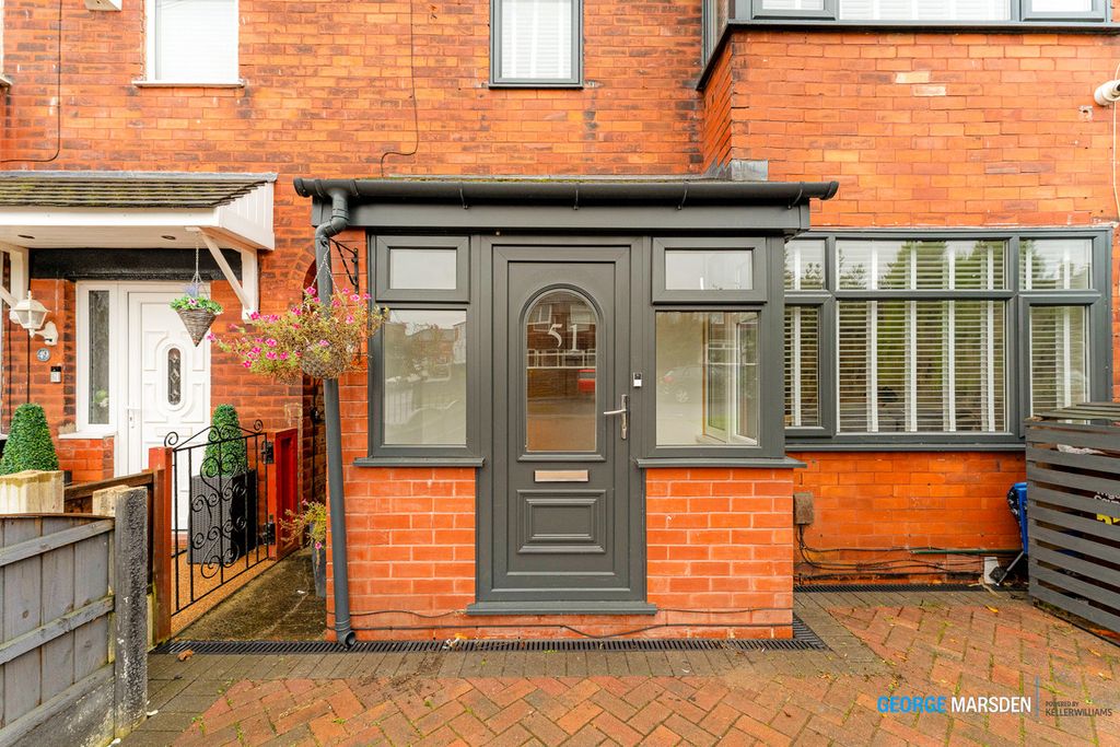 Property photo 2 of 33