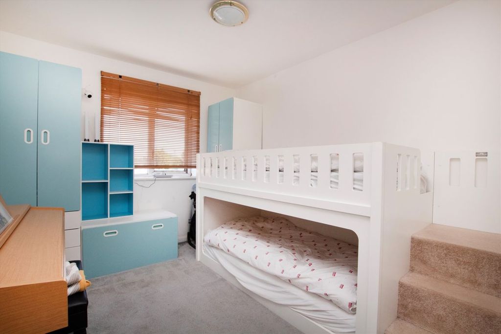 Property photo 3 of 6