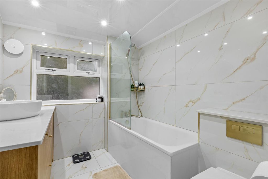 Property photo 3 of 15 32 Perth Rd, Hp13 6XX-1.Jpg