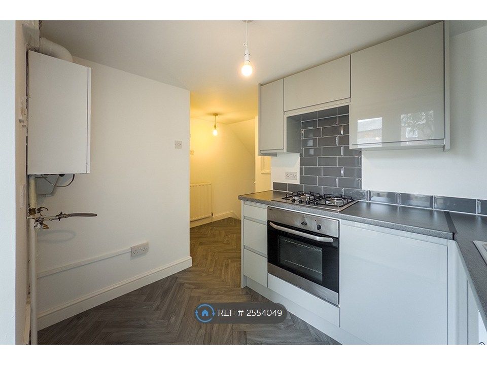 Property photo 3 of 17 Kitchen