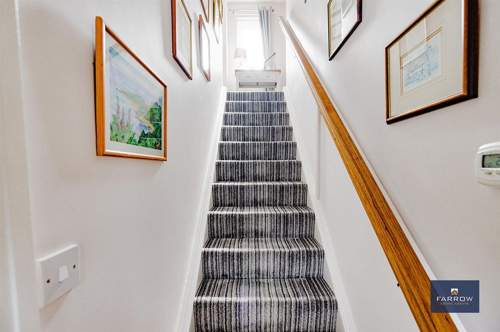 Property photo 2 of 43 Stairs