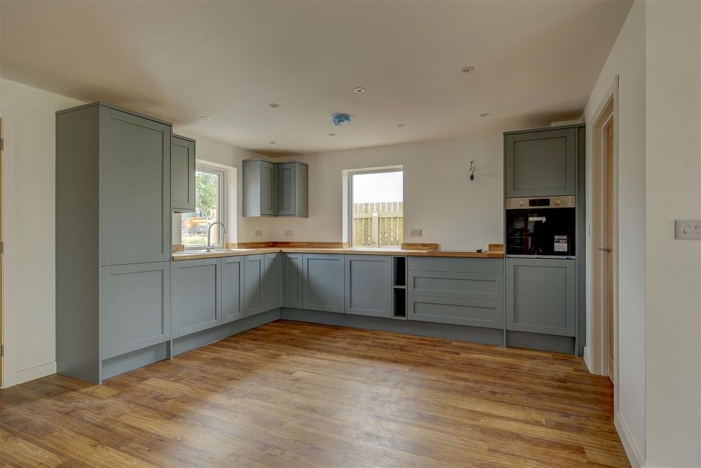 Property photo 2 of 13 Interior Specification