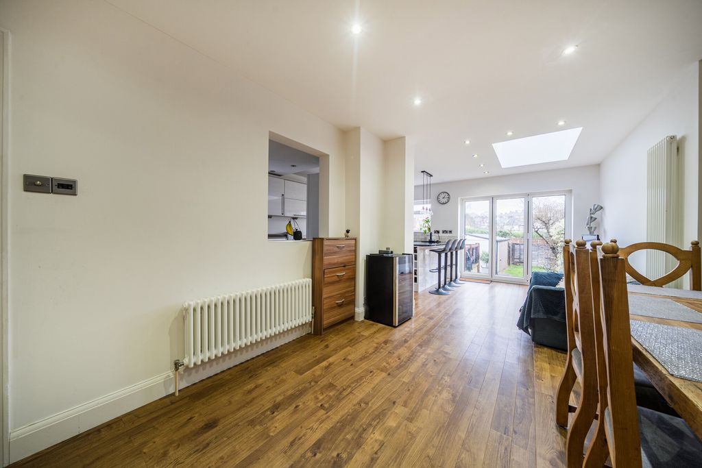 Property photo 3 of 19 Reception