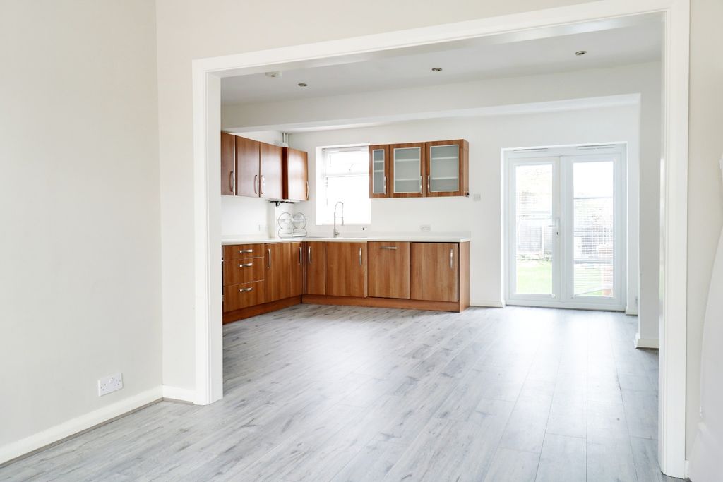 Property photo 3 of 17 3933974