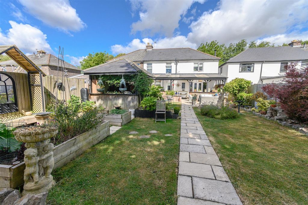 Property photo 2 of 35 Rear Garden