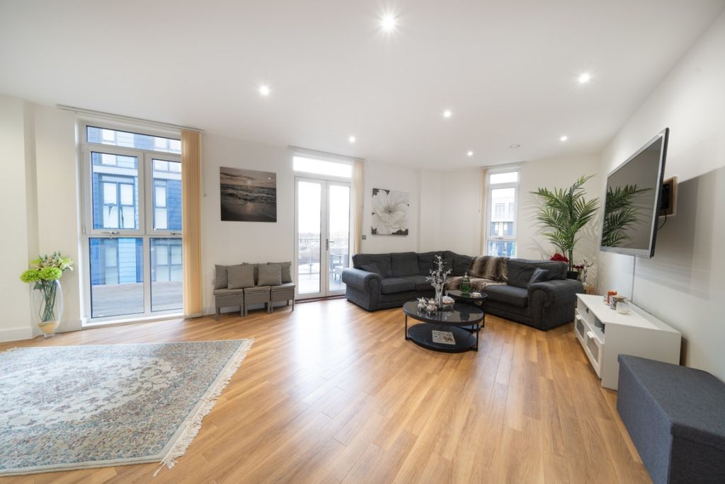 Property photo 2 of 10 968075 (3)