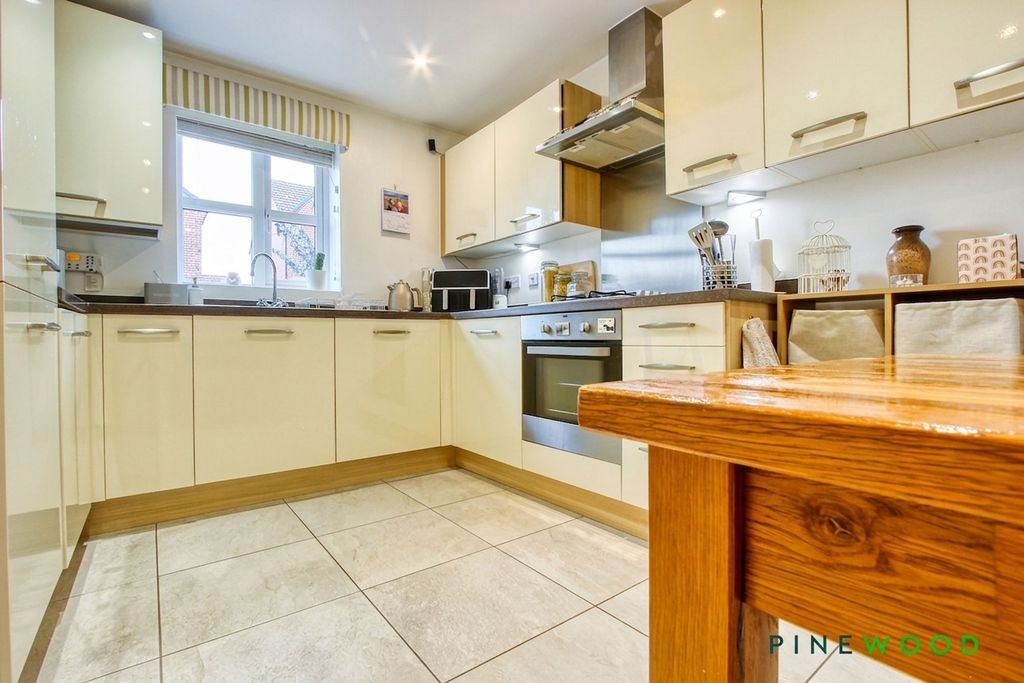 Property photo 2 of 28 Kitchen Diner