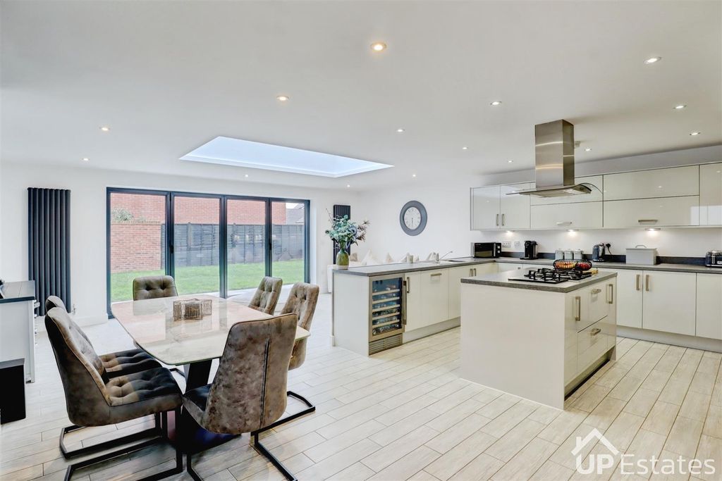 Property photo 2 of 20 Kitchen/ Diner