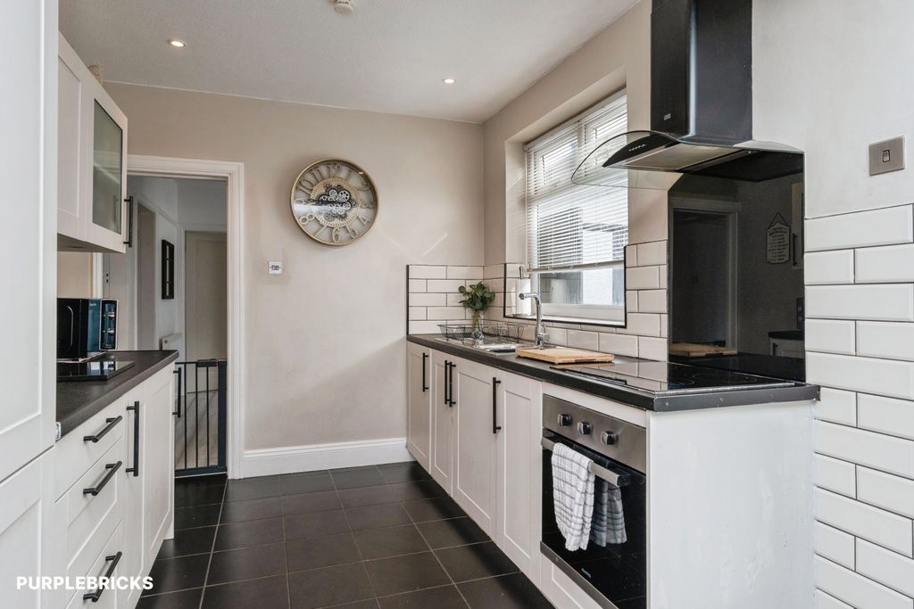 Property photo 2 of 18 Kitchen/Dining Room