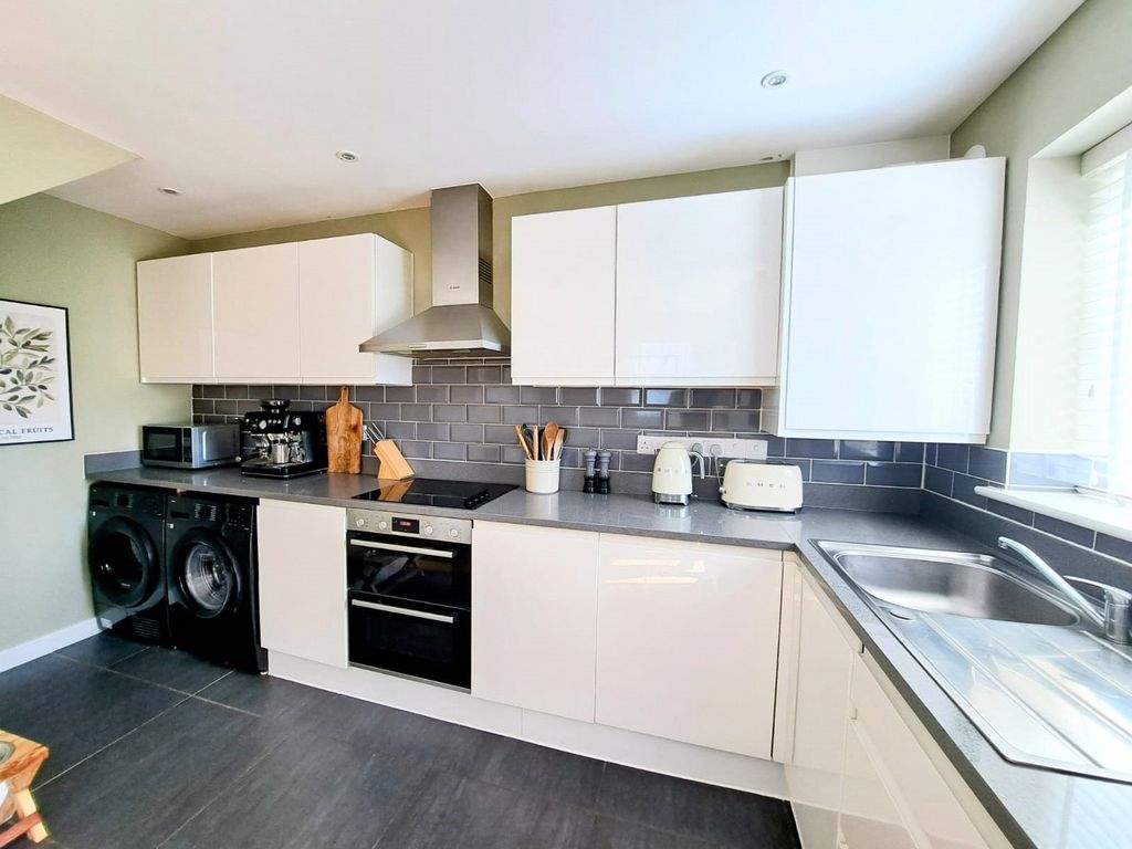 Property photo 3 of 21 Picture No. 09