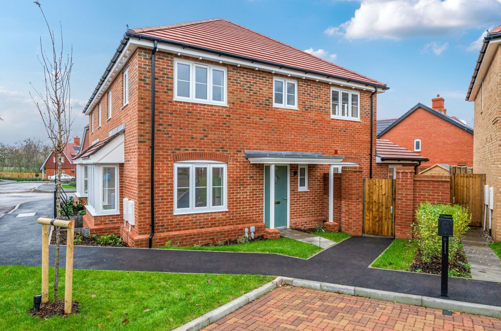 Property photo 1 of 12 1388540-3-69382A5...