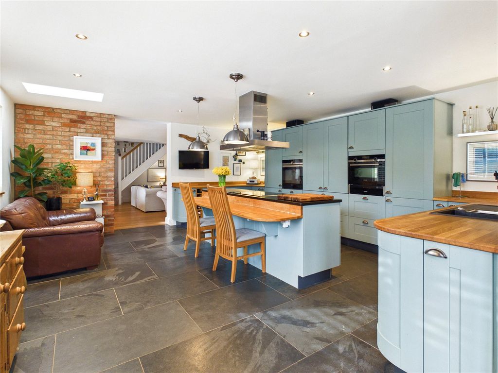 Property photo 1 of 31 Picture No. 33