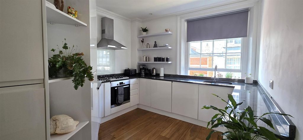 Property photo 2 of 10 Kitchen (2).Jpg