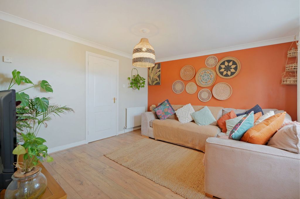 Property photo 2 of 25