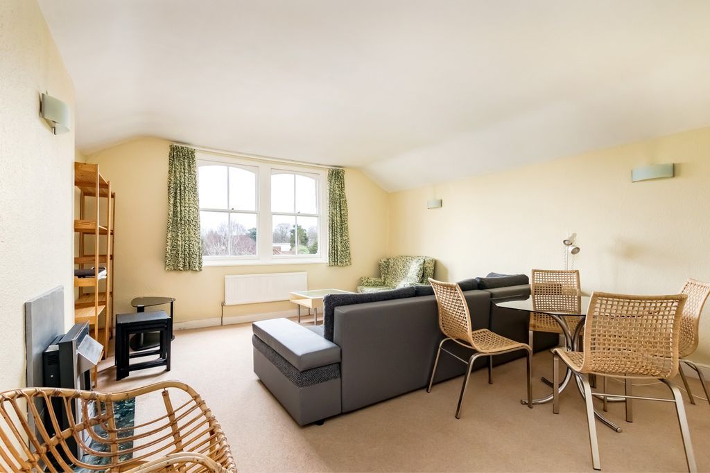 Property photo 2 of 10 Sitting Room