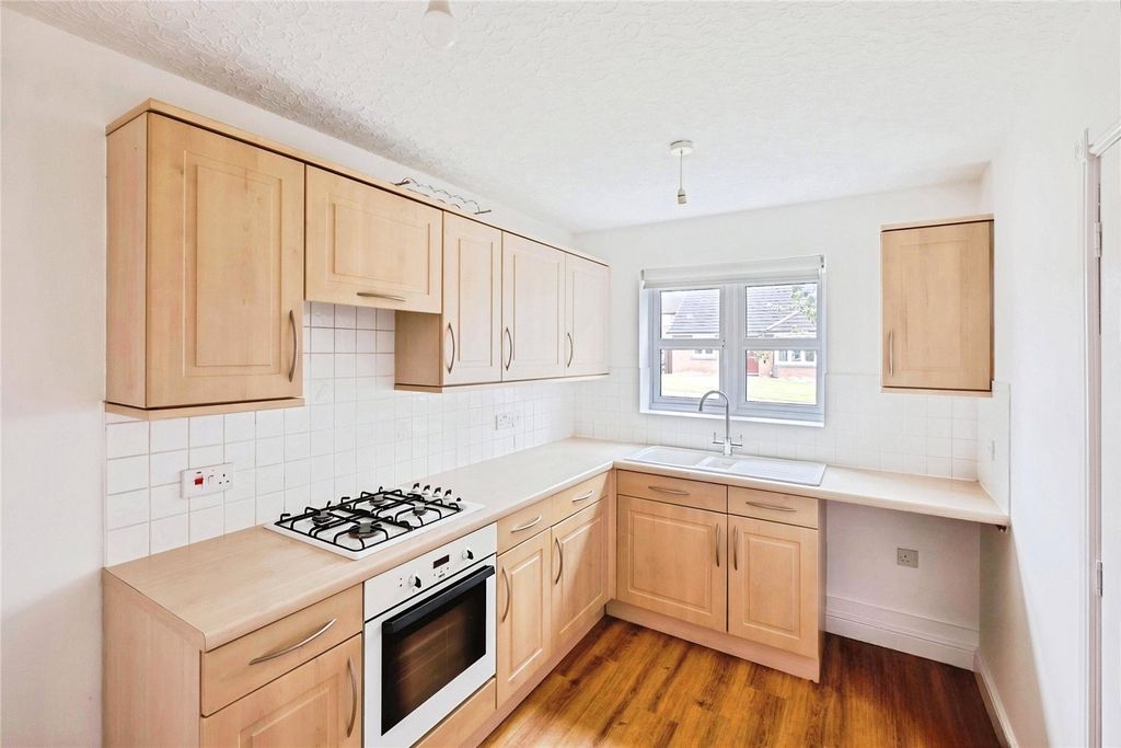 Property photo 3 of 10 Kitchen