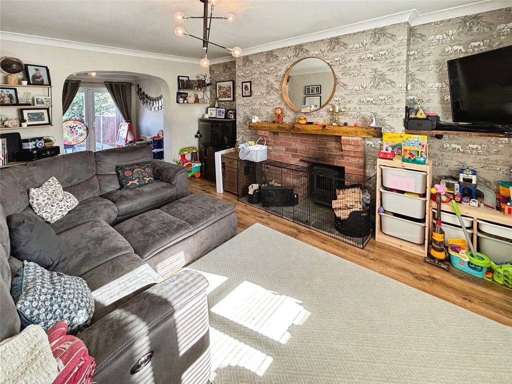 Property photo 2 of 13 Lounge