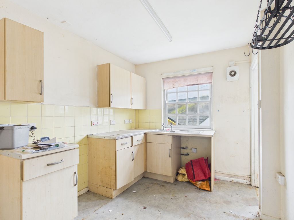 Property photo 2 of 7 Kitchen