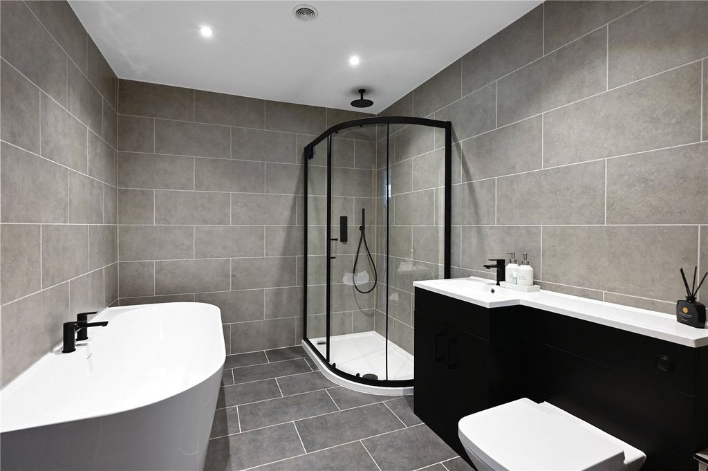 Property photo 3 of 15 Picture No. 06