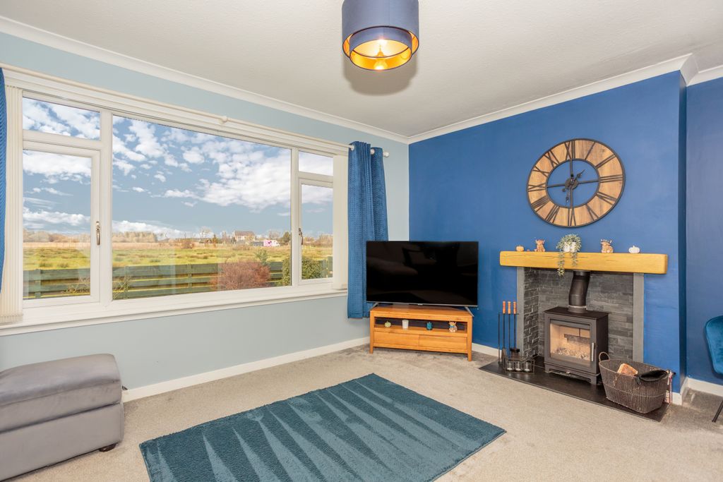 Property photo 2 of 47 Living Room