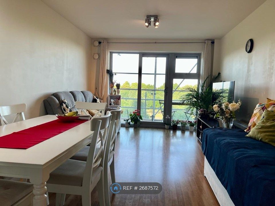 Property photo 2 of 11 Living Room