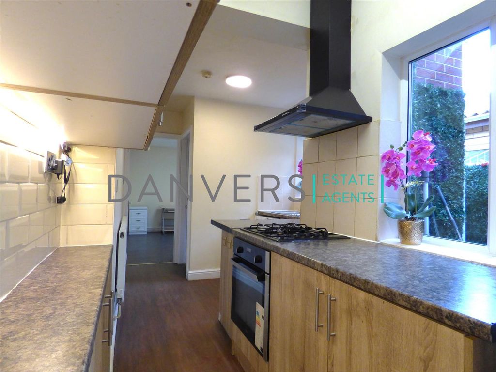 Property photo 2 of 11 Kitchen Pic 1.Jpg
