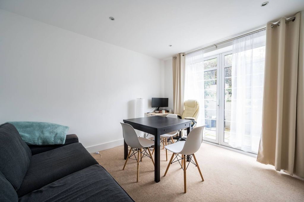 Property photo 2 of 7