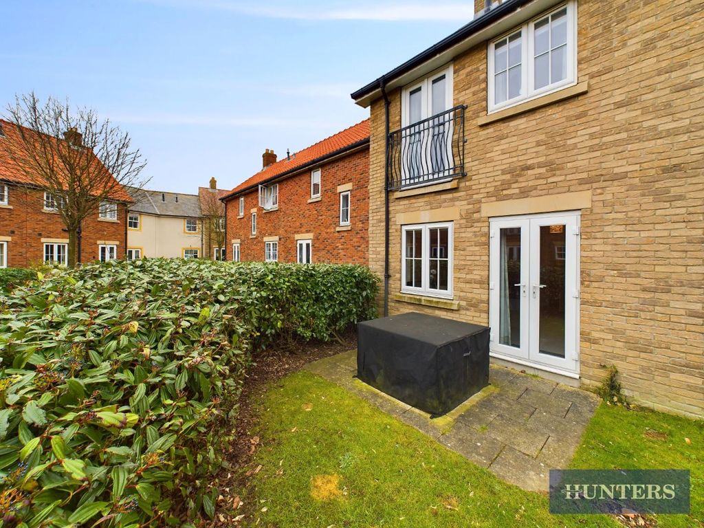 Property photo 2 of 19 Rear