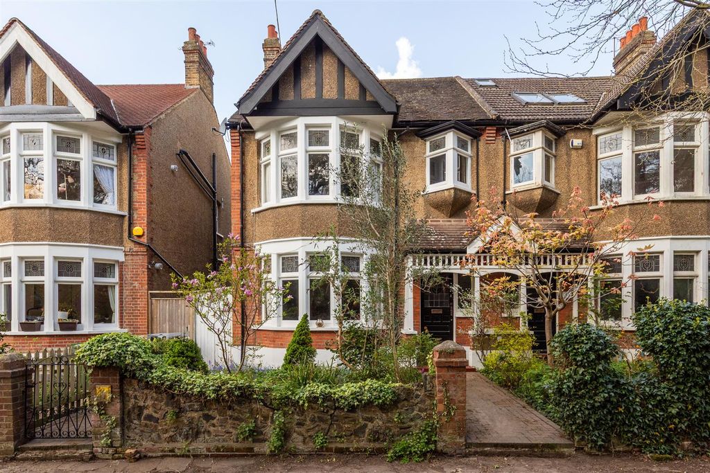 Property photo 1 of 35 Forest Glade, E4