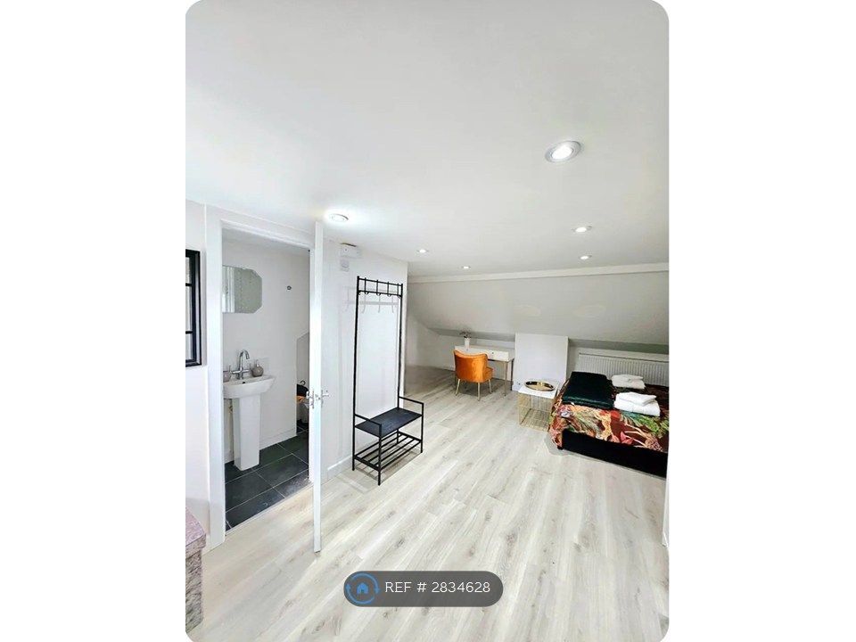 Property photo 1 of 7 Ensuit 650/Month