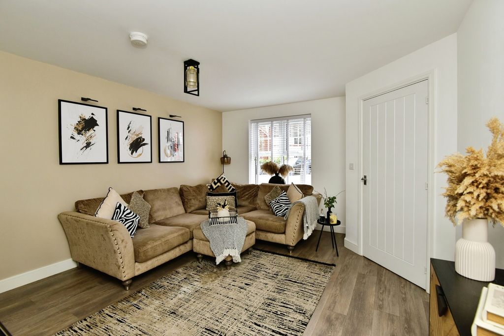Property photo 2 of 19 Pbox-Img.Jpg