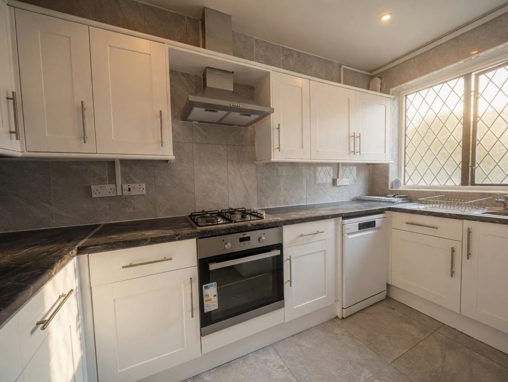 Property photo 1 of 6 Kitchen .Jpg