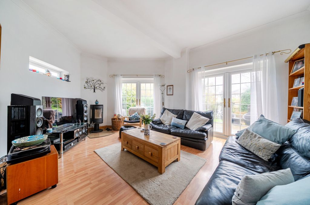 Property photo 2 of 18 1382390-31-69172d...