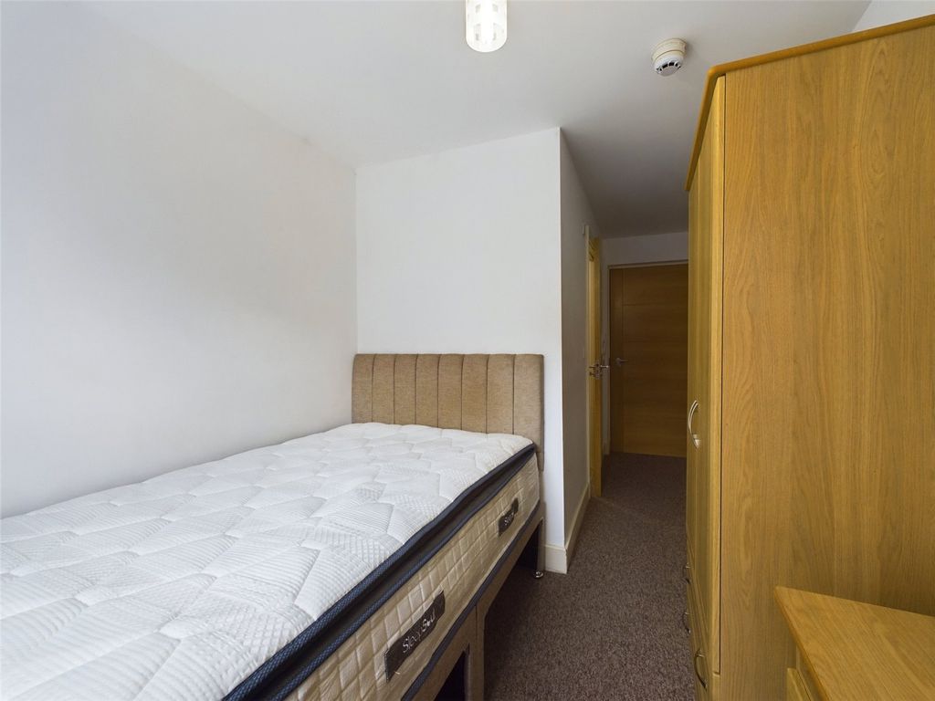 Property photo 2 of 7 Bedroom-Room-To-Rent