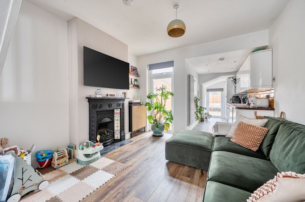 Property photo 3 of 19