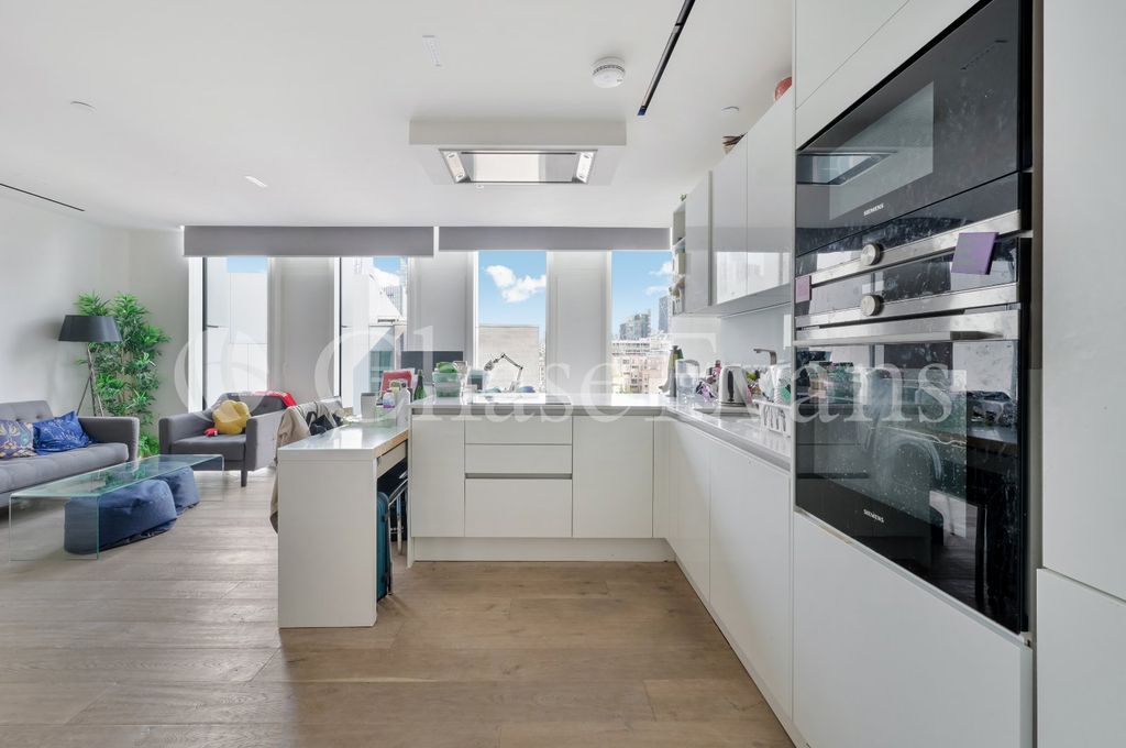 Property photo 2 of 9 Kitchen