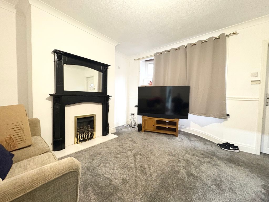 Property photo 3 of 10 Living Room