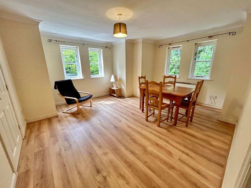 Property photo 2 of 12 Living/Dining Room