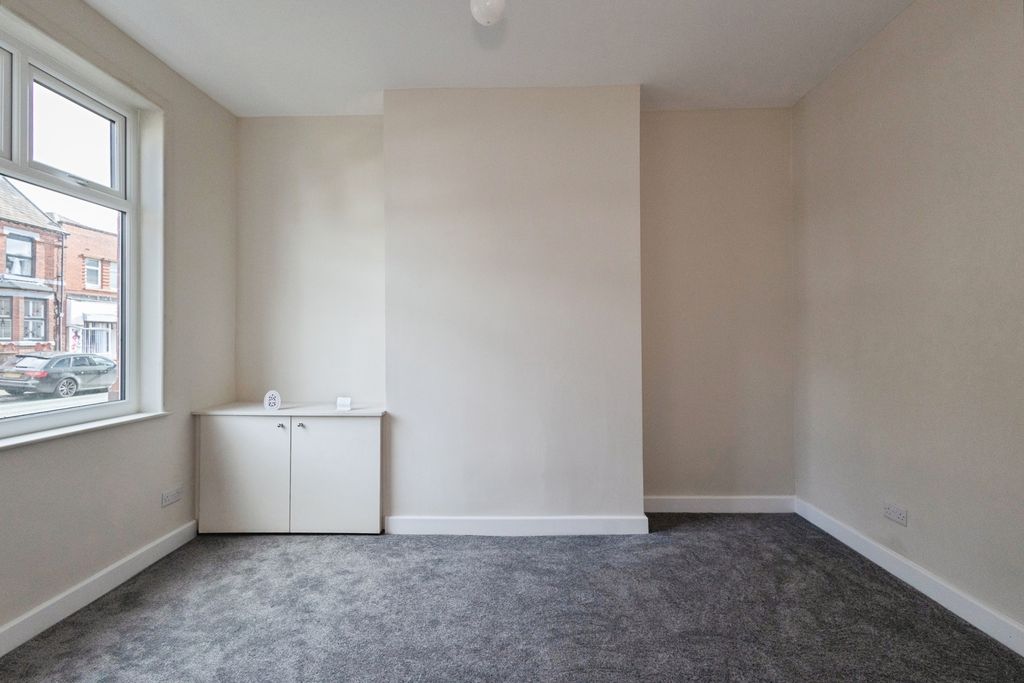 Property photo 3 of 16 Photo